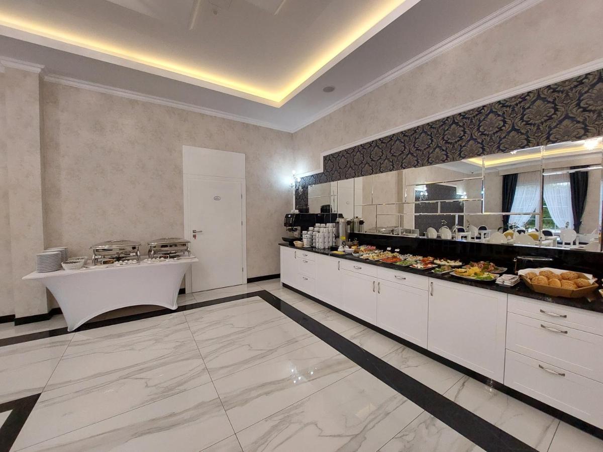 Hotel Lord رادوم المظهر الخارجي الصورة