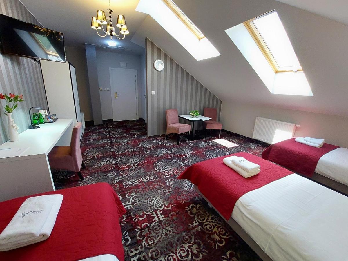 Hotel Lord رادوم المظهر الخارجي الصورة